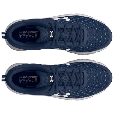 Blue athletic shoes are displayed from above showcasing the laces and structure with a textured upper and white logo details in a neutral background. The insoles feature the text COMFORT DELUXE SYSTEM.