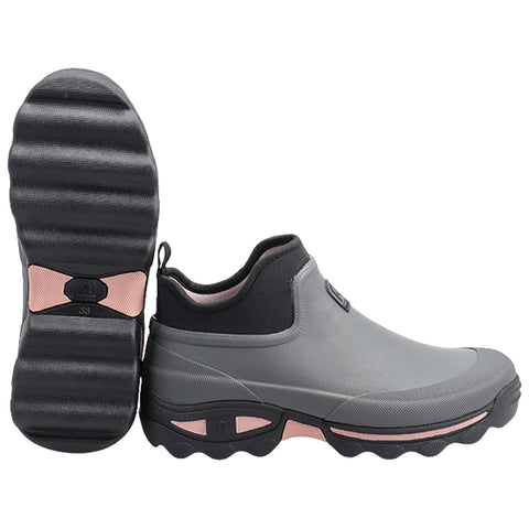 Gray slip-on shoes with a textured black sole and pink accents sit side by side against a neutral background, showcasing their waterproof design and sporty style, suitable for outdoor activities.