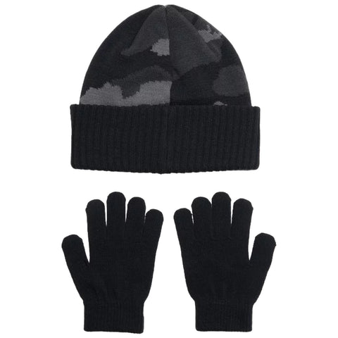 A beanie with a camouflage pattern sits above a pair of black gloves positioned underneath in a flat arrangement against a light background suggesting winter gear.